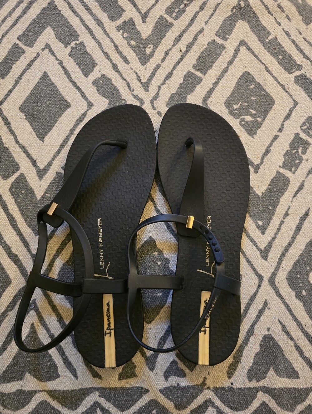 Ipanema by Lenny Niemeyer Black Strappy Sandals w/Gold Accent, NWOT, Sz 8
